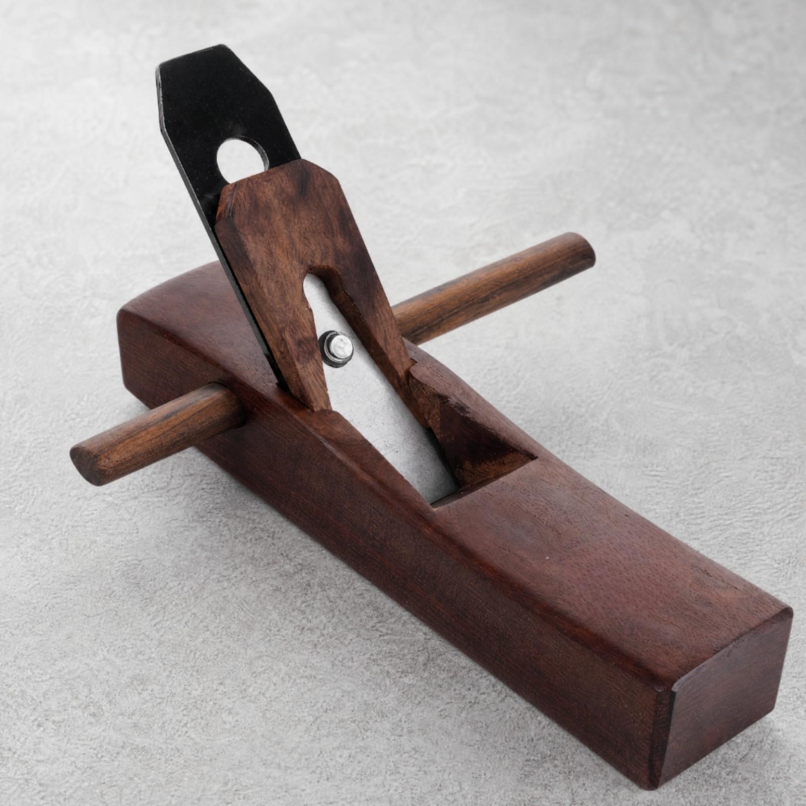 Hand Tools In Workshop - Alat Perata Kayu Tangan untuk Pekerjaan